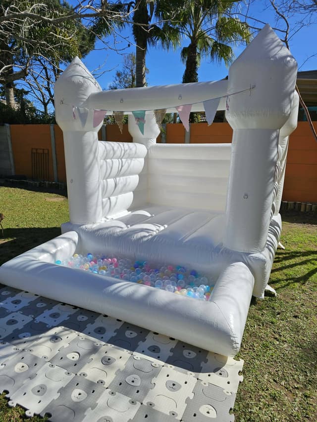 Inflable Blanco Con Pelotero — foto 2