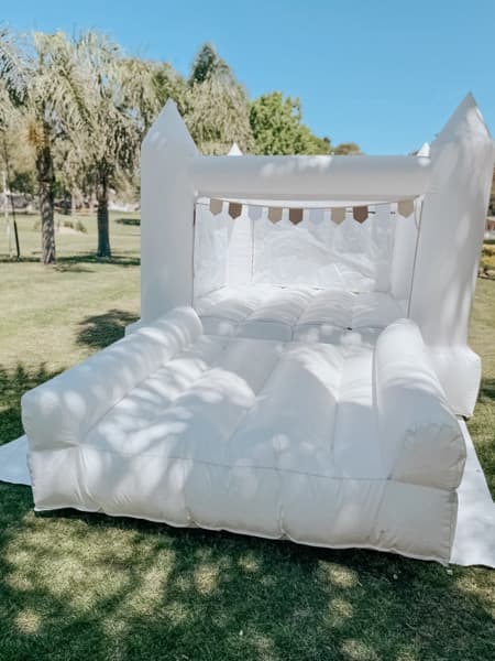 Castillo inflable blanco