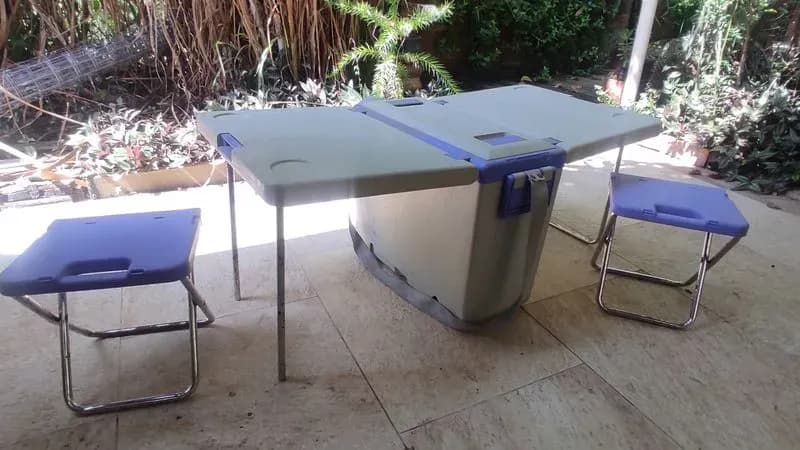Heladera Conservadora De Camping Con Mesita Y Banquitos