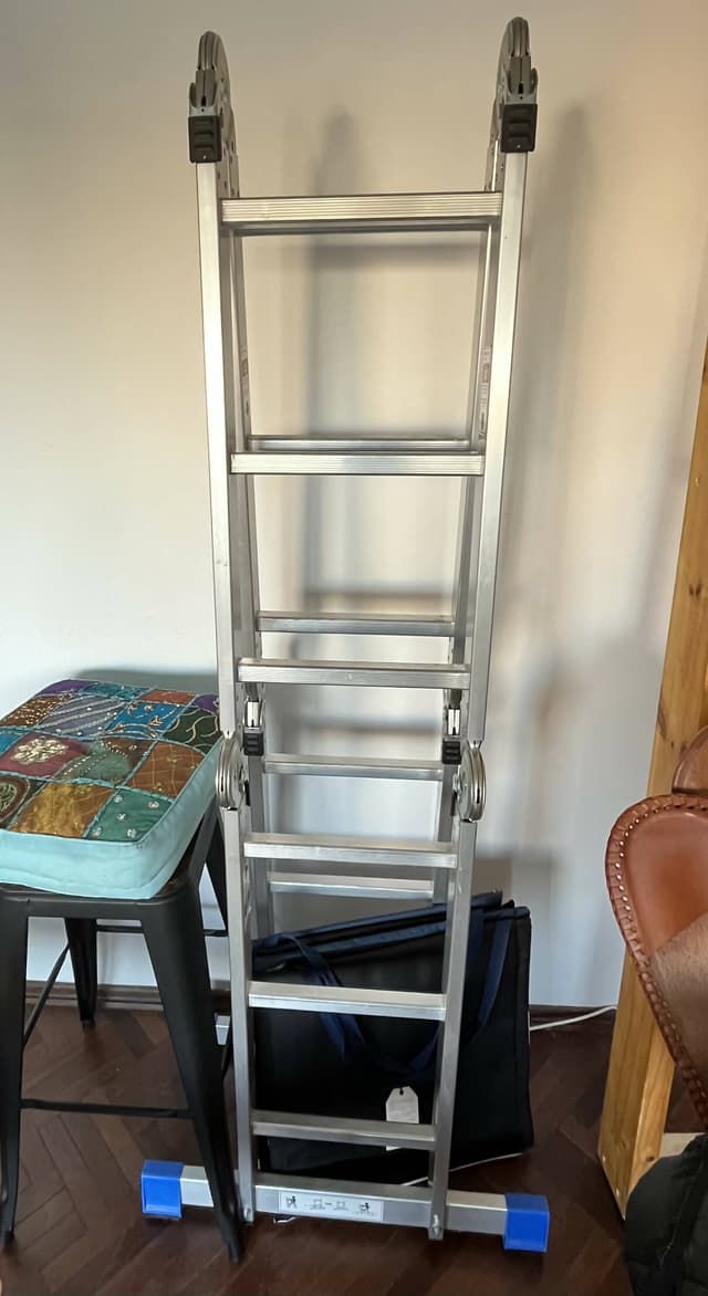 Escalera Con Plataforma Plegable — foto 2