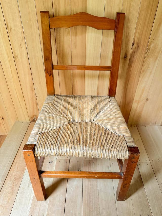 Silla Antigua Madera Mimbre - Para Decoración O Set De Filmación — foto 2