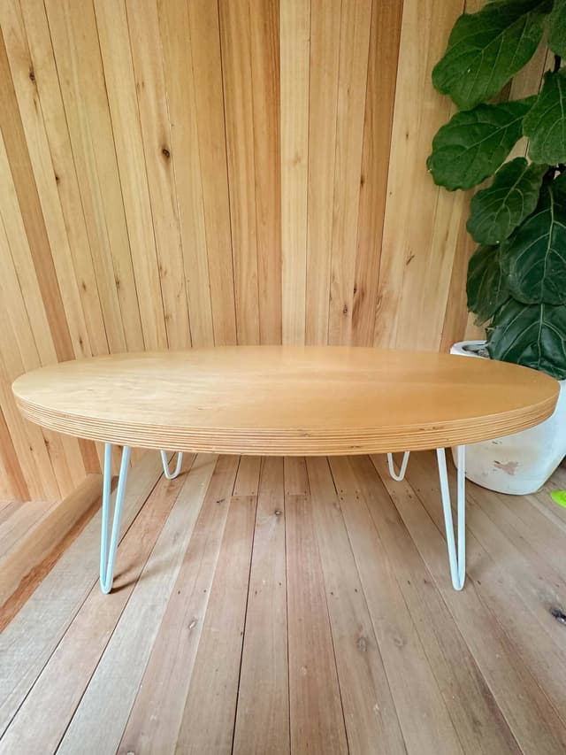 Mesa Ovalada De Madera Y Hierro Blanco — foto 2