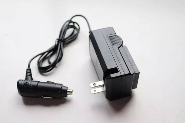 Cargador Con 1 Batería Para Cámaras Canon — foto 3