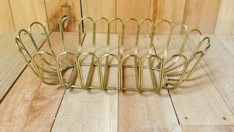 Canasta O Centro De Mesa Dorada En Hierro