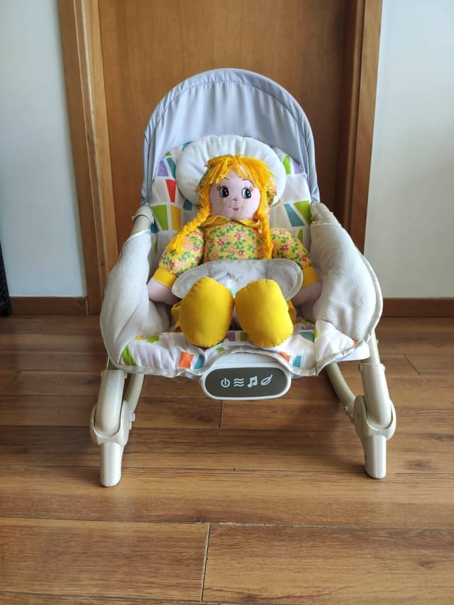 Silla Mecedora Para Bebé Con Regulador De Inclinación, Vibración Y Música — foto 5