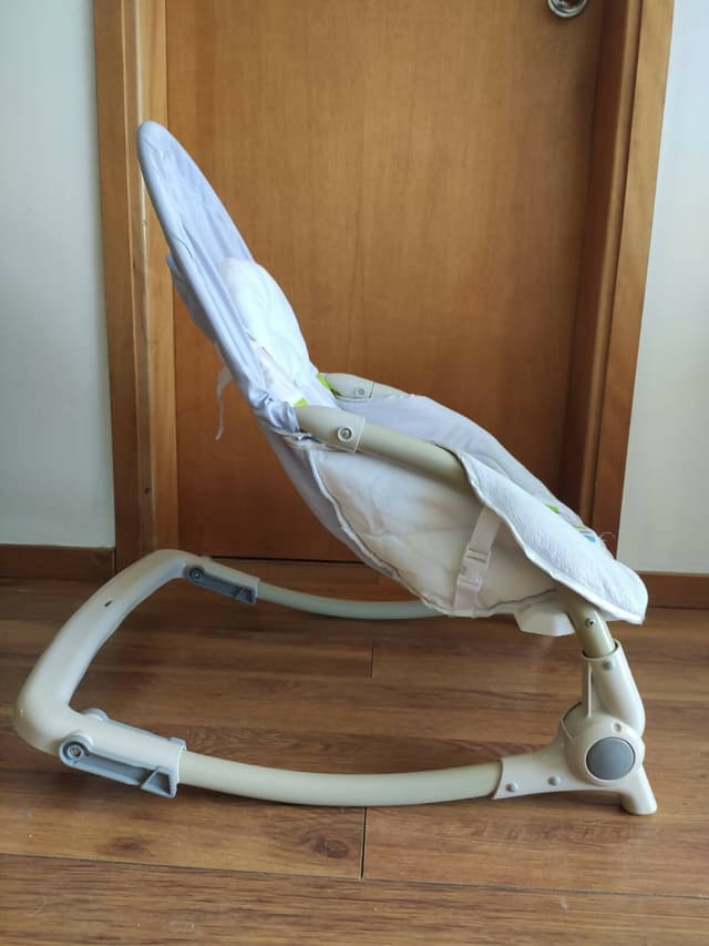 Silla Mecedora Para Bebé Con Regulador De Inclinación, Vibración Y Música — foto 4